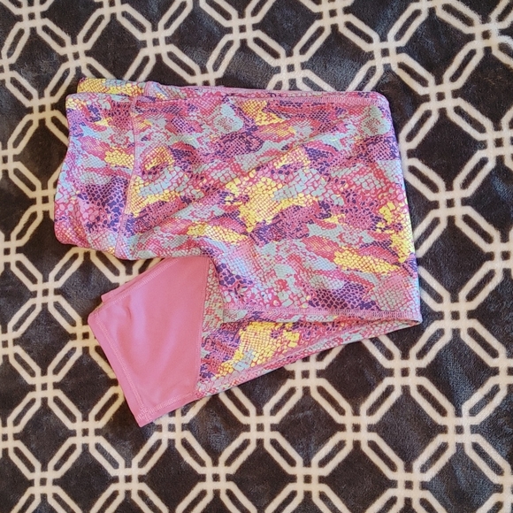 Danskin Now Pants - 💥Last Chance! Donating Soon!💥✨3 for $15✨ Danskin Snake Print Capri Leggings